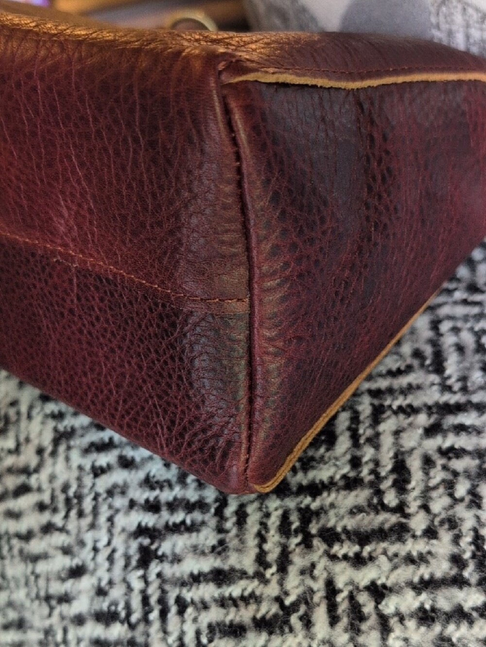 Portland Leather Cinnamon Bear Triangle Shoulder Bag NWOT - Picture 14 of 14